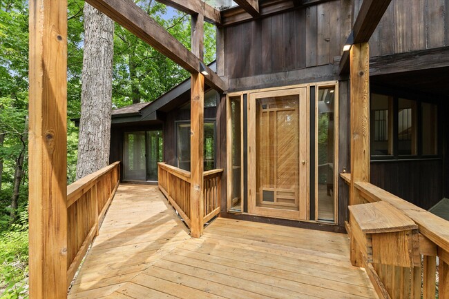 Photo - 1424 Bradford Dr