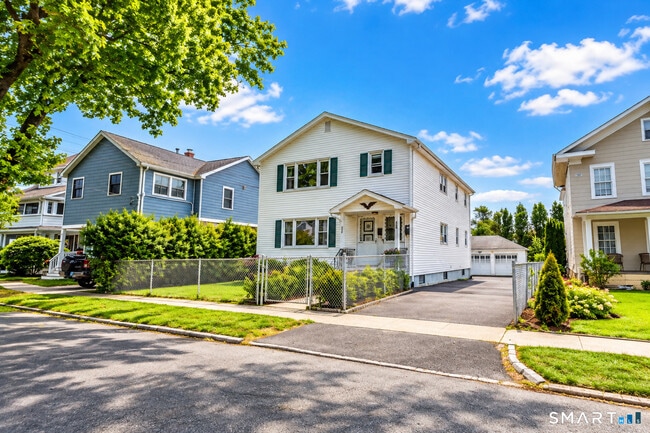 326 Grovers Ave