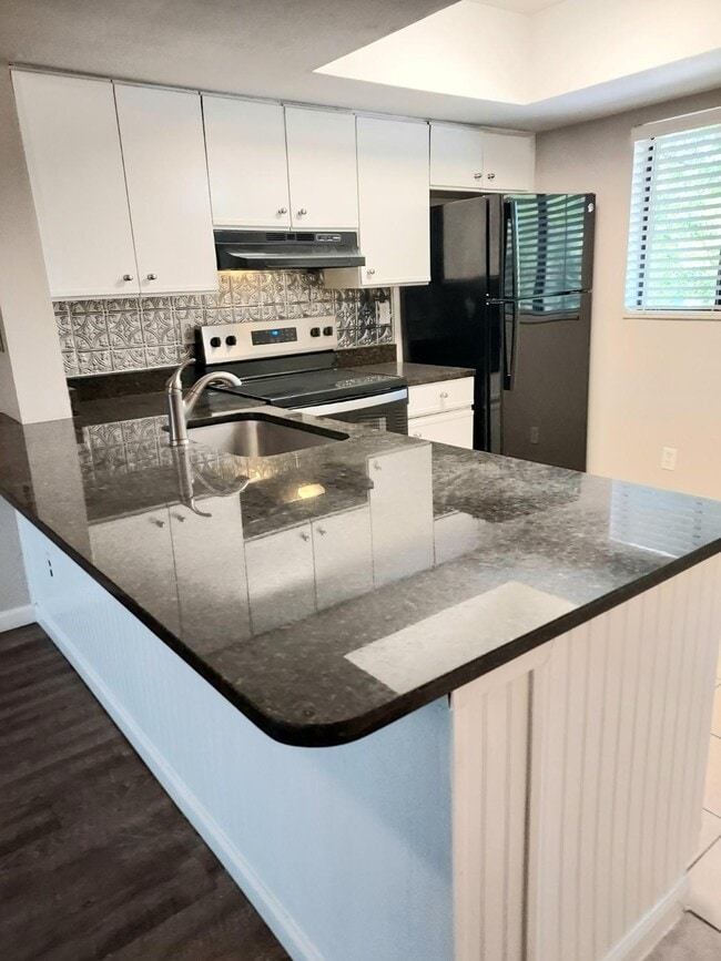 Building Photo - 2915 Dove Haven Ct Unit G