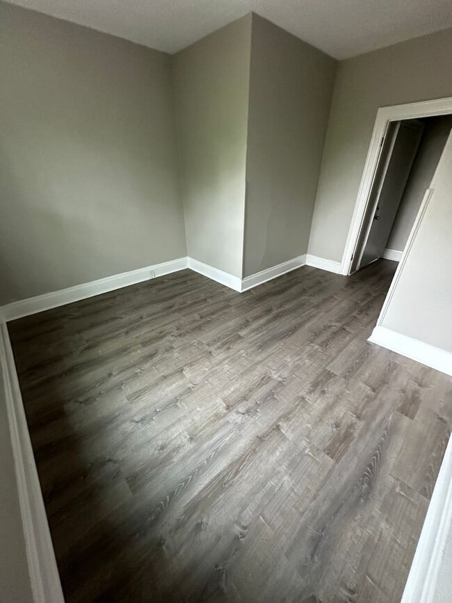 Photo - Beautiful Spacious 2 Bedroom Apt. Upstairs Unit in Duplex