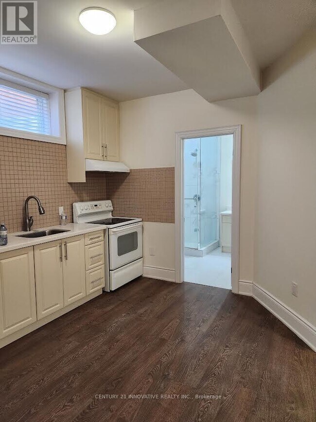 Photo - 33 Scarborough Golf Club Rd