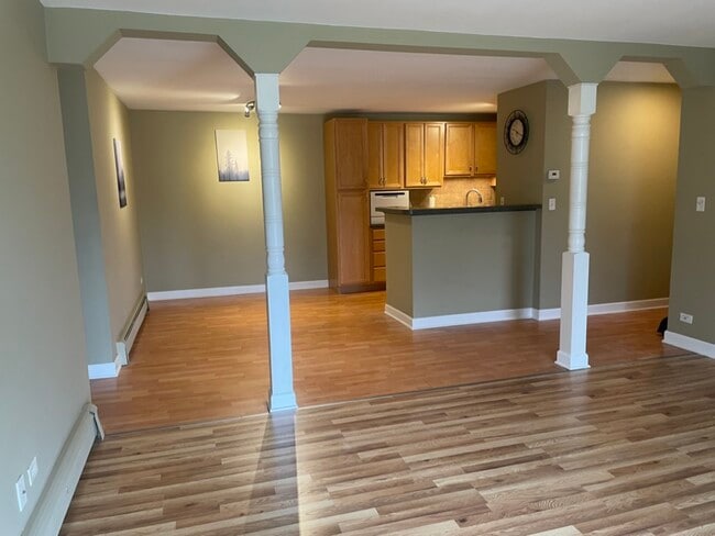 Building Photo - 16W481 Lake Dr Unit 201