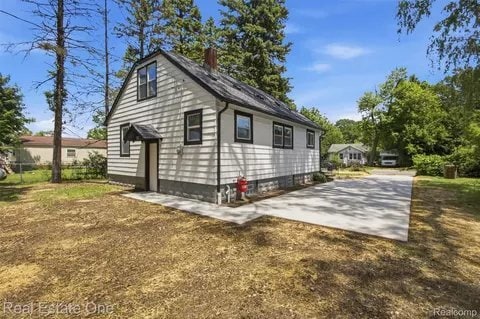 Photo - 17 N Midland Dr