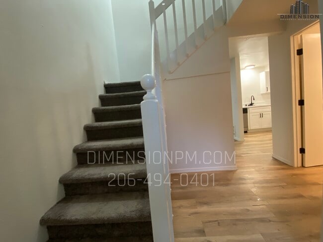 Photo - 2412 Poplar St SE