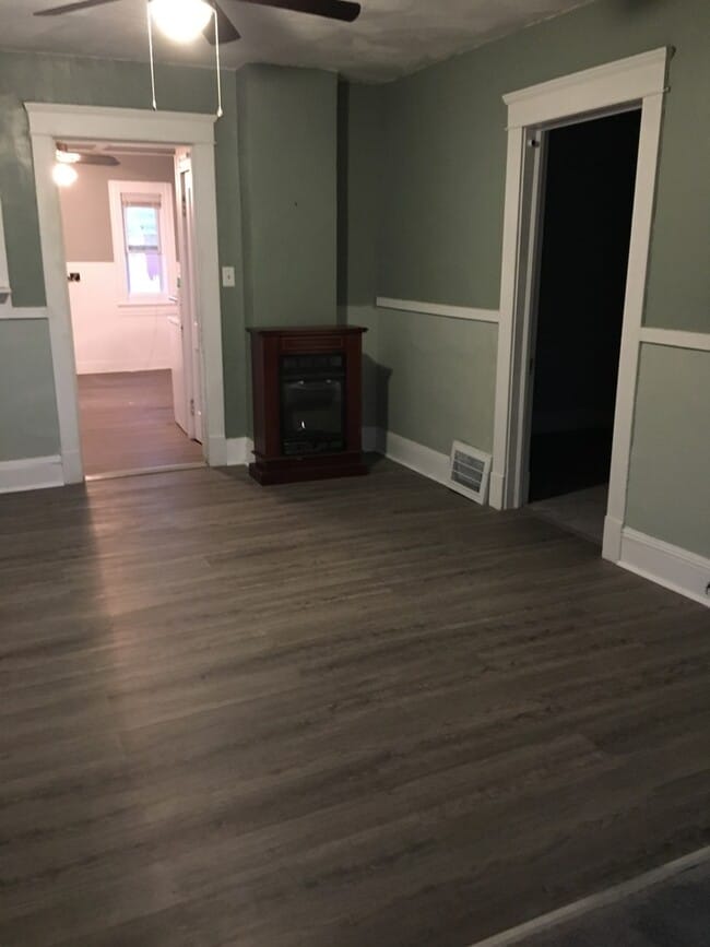 3006 Montclair Ave