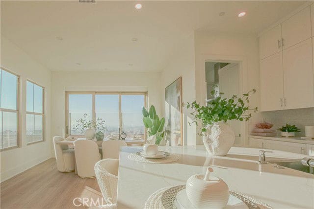 Photo - 137 Oakstone