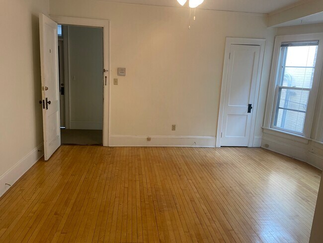 Photo - 1228 E Brady St Unidad B