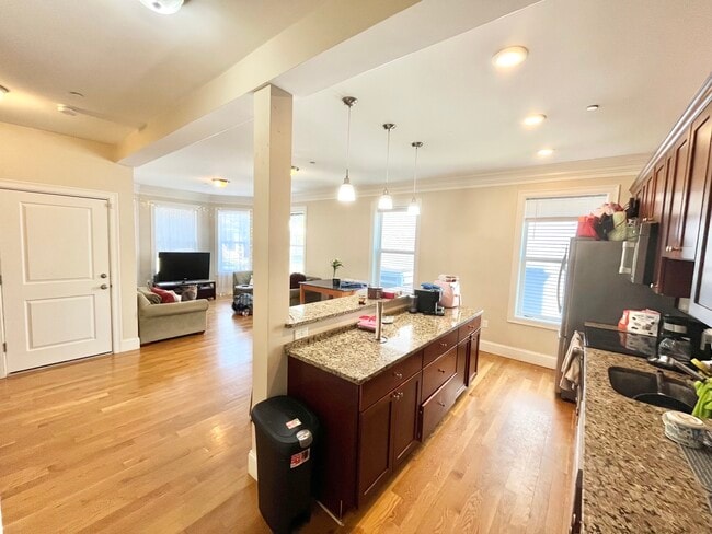 Photo - 17 Mansfield St Unit 1