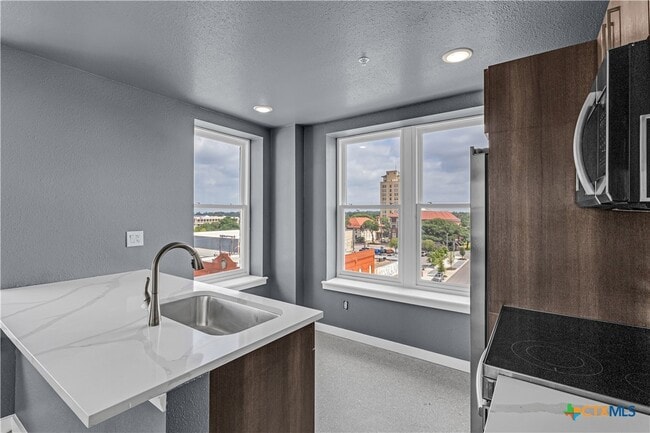 Photo - 103 E Central Ave