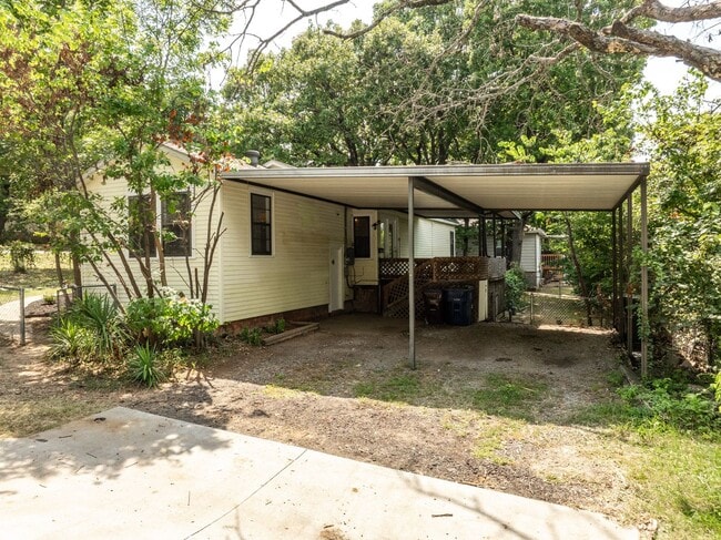 Photo - FREE MONTH RENT! Freshly Updated 3 Bedroom House