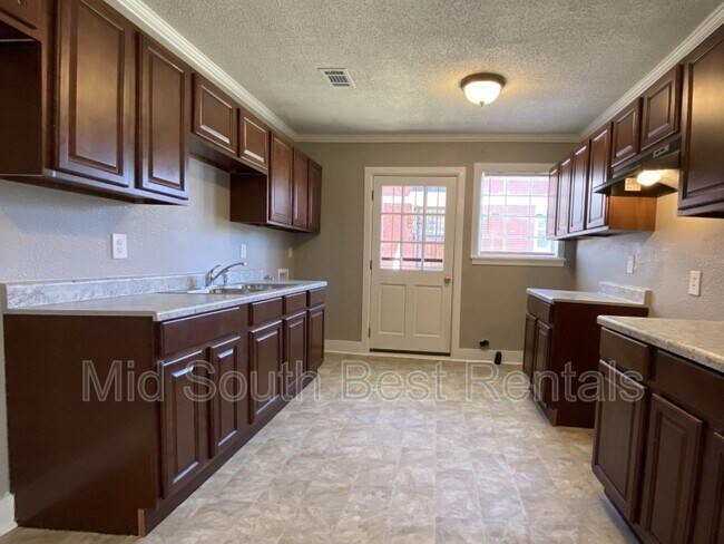 Photo - 1330 Chadwick Cir