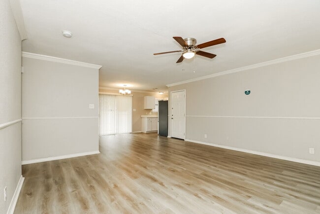 Photo - 721 Oak Grove Ln