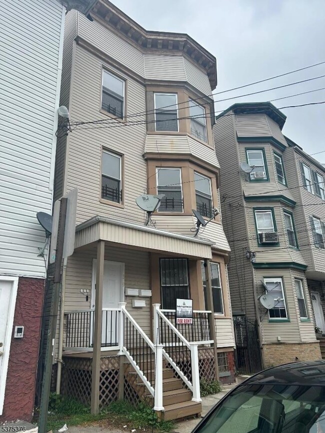 Building Photo - 339 16th Ave Rental