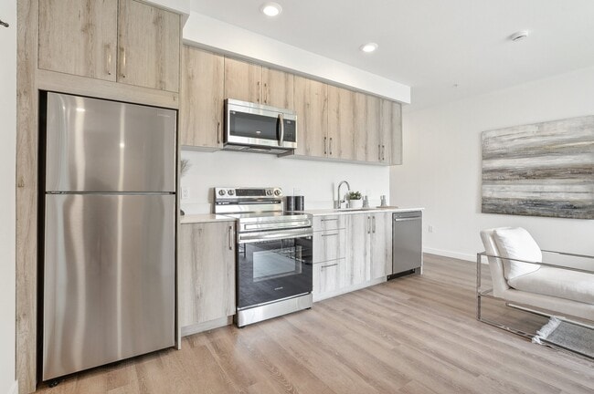 Alvarado - 222 N Alvarado St-010 - Alvarado House