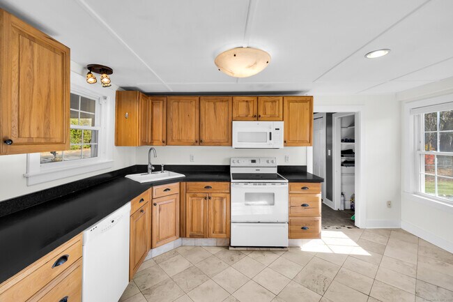 Photo - 945 Glastonbury Turnpike