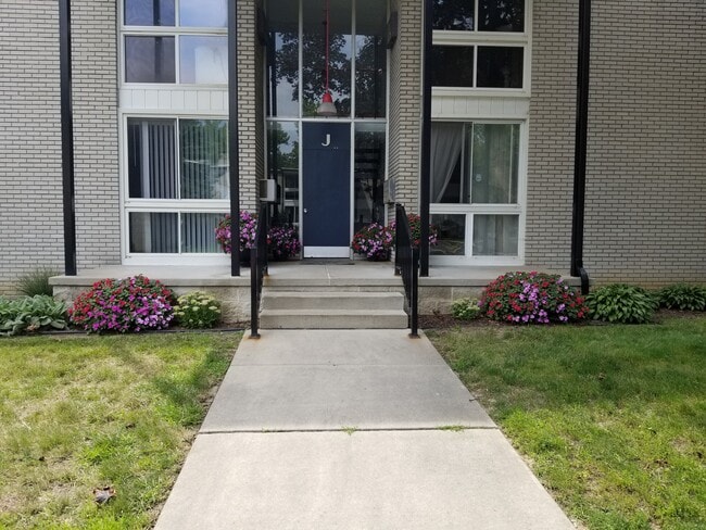 Photo - 4030 W 13 Mile Rd Unit J2