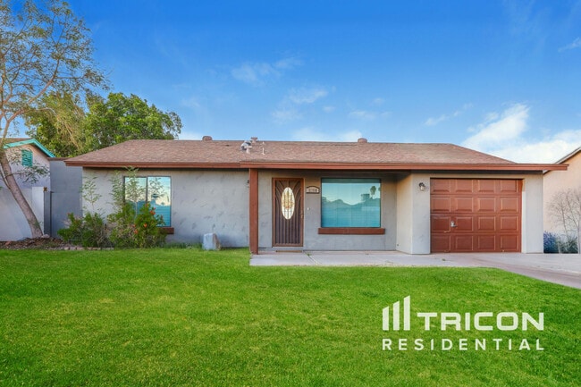 Building Photo - 2108 W Hermosa Dr