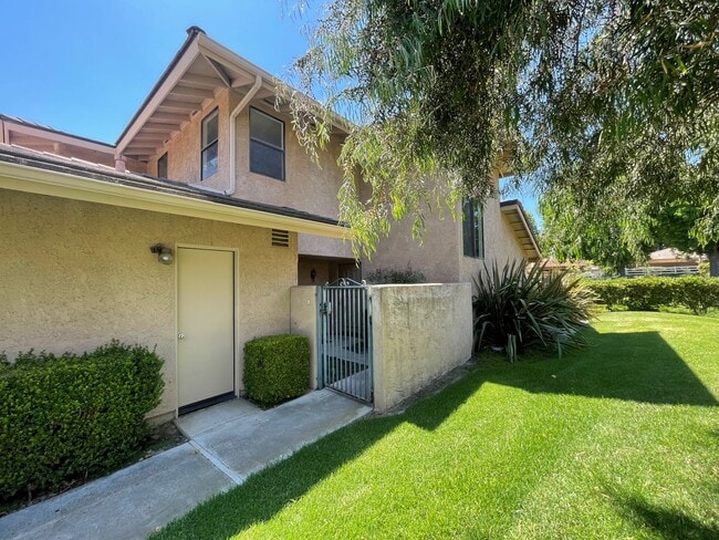 Building Photo - Updated La Ventana Condominium