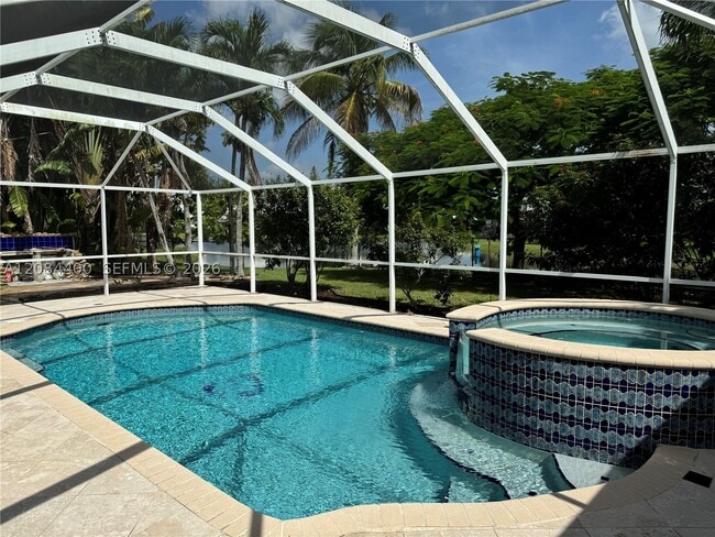 Building Photo - 16643 Golfview Dr