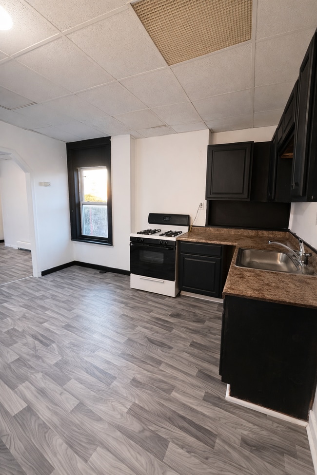 Photo - 32 Douw St Unit #3