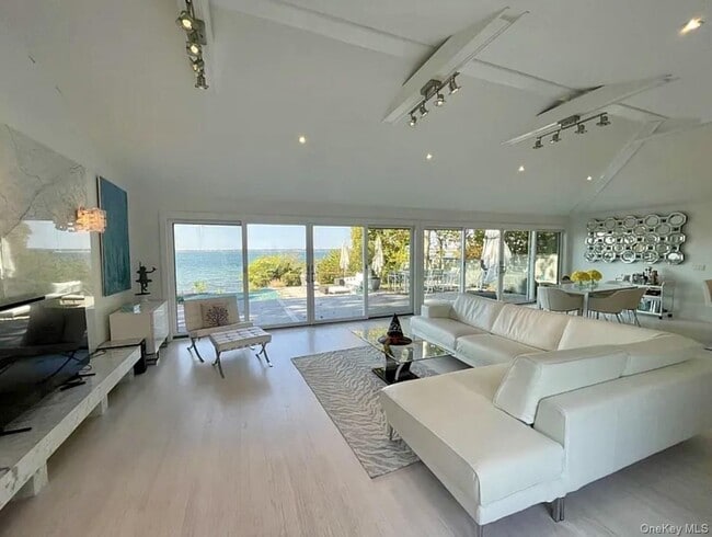 Photo - 16 N Shore Rd