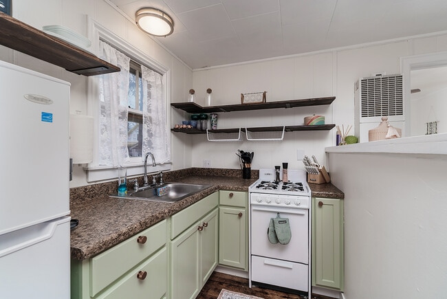 Photo - 1715 3rd St W