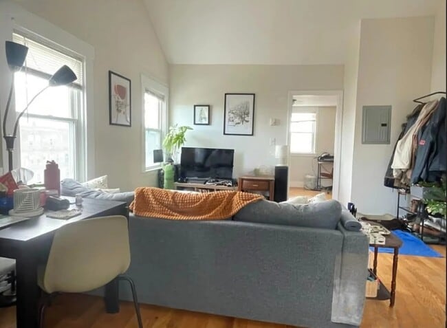 Photo - 196 Hampshire St Unit 3