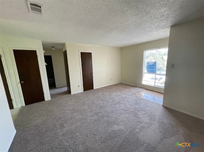 Building Photo - 209 Oak Trail Dr