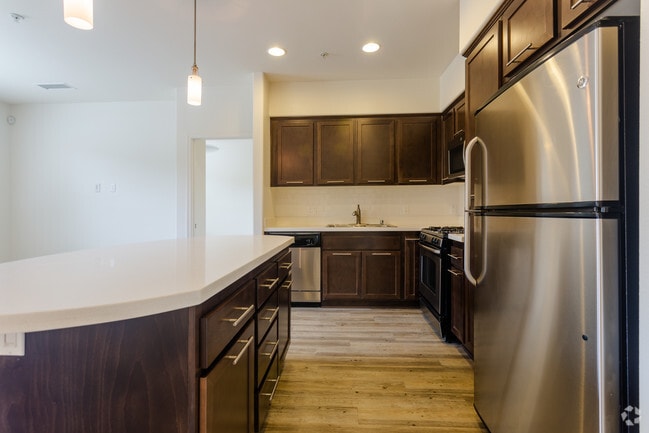 2BR, 2BA - Solstice