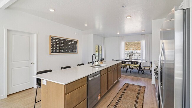 Photo - 513 E Levengrove Dr