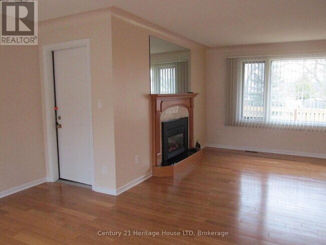 Photo - 6 E Hampton Rd