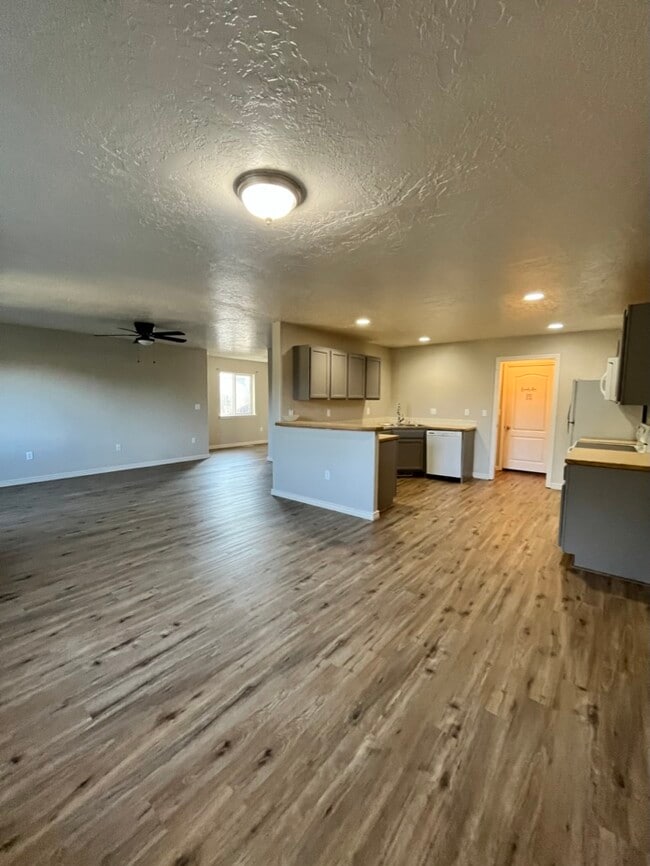 Photo - 1183 N 14th E St