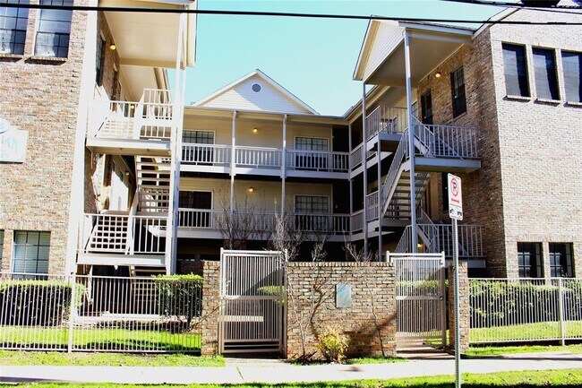 Photo - 715-22 1/2 W 22 1/2 St Unit 101