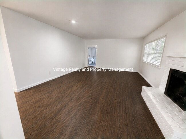 Photo - Updated 2-bedroom, 1 bathroom Tri-plex unit located in North Stockton.