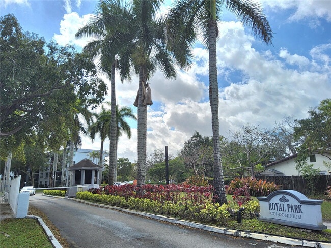 Photo - 112 Royal Pk Dr Unit 4F