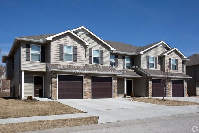 Building Photo - Beautiful Serrano Townhome with Walk-out Basement