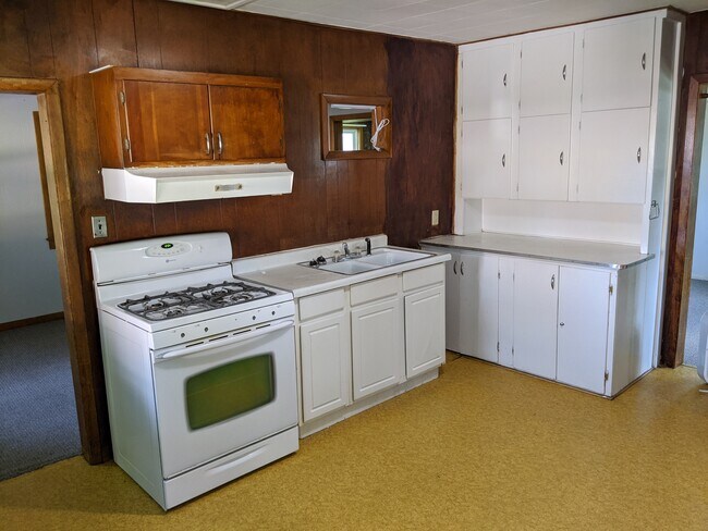 Photo - 406 11th St NE