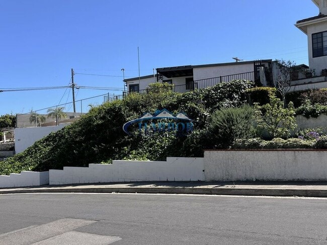 Photo - 827 W 22nd St