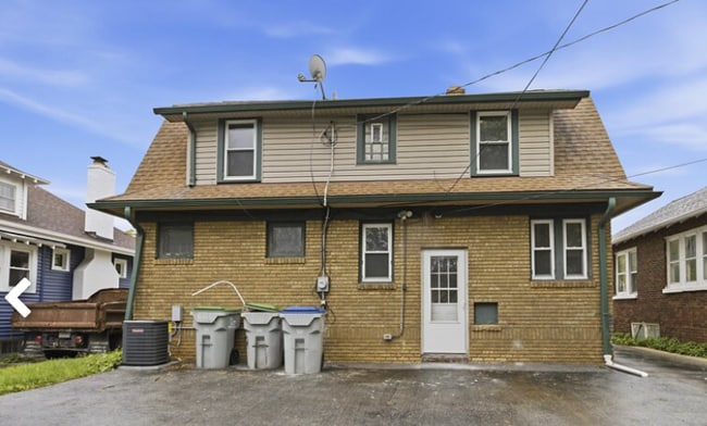 2432 N 55th St