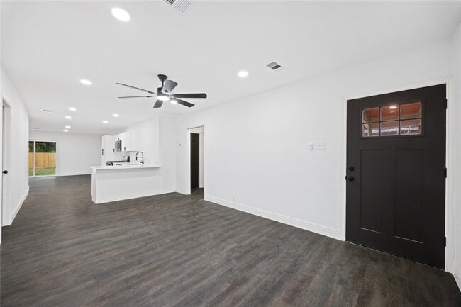 Photo - 125 Bolden St