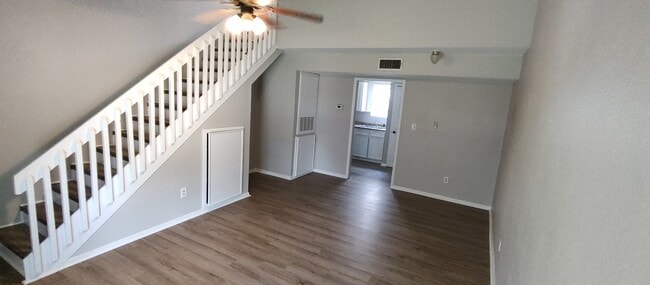 Building Photo - 1176 Oregon Ave Unit 1