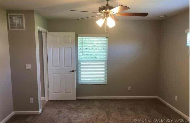 Photo - 1702 SW Glade St
