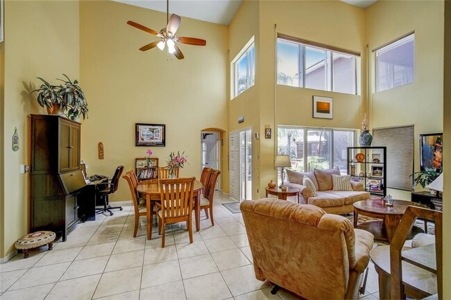 Photo - 1046 Satinleaf St