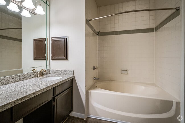 1BR, 1BA - 800SF - The Inverness