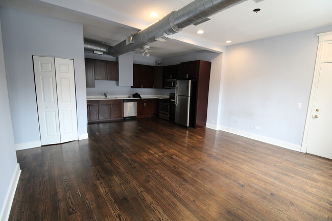 Photo - 1034 N Ashland Ave Unit 2R