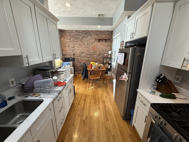 Photo - 146 W Fourth St Unit 1