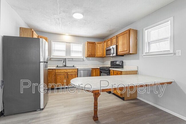 Photo - 11825 Roberts St