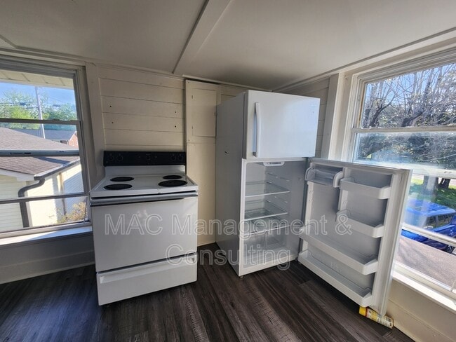 Photo - 228 S Walnut Ave Unit 4