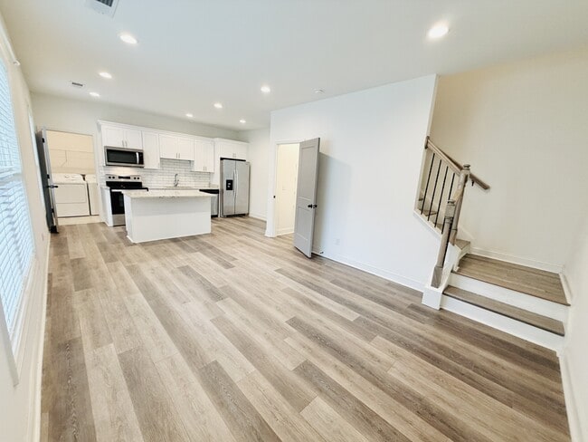 2035 Rosewood Dr
