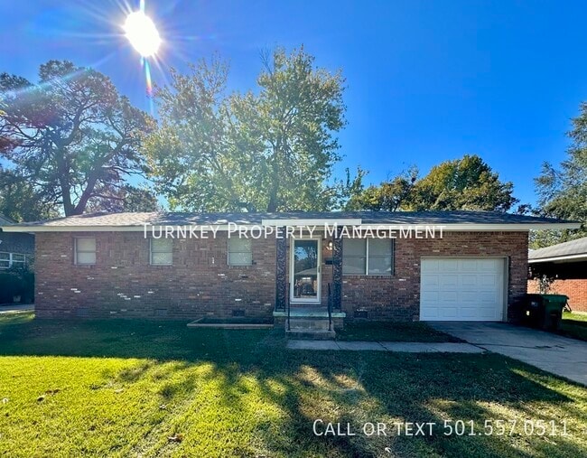 Building Photo - 3300 Lilac St